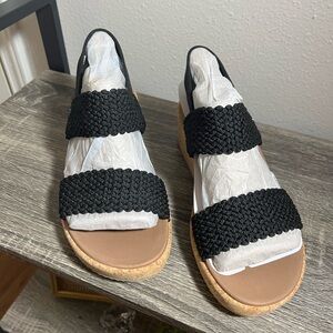 NWT Skechers Black Woven Springy Feels Strap Sandals